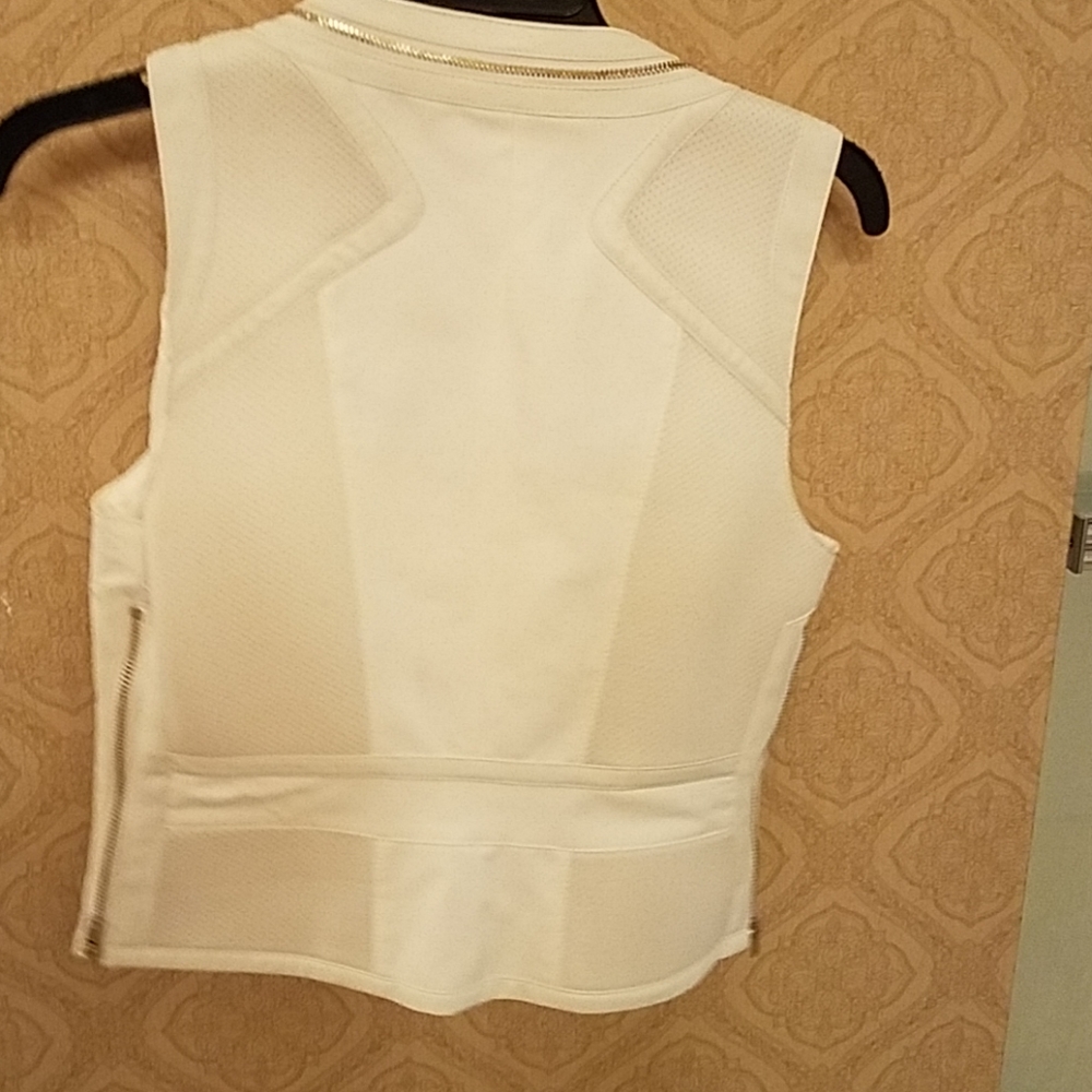 Vest - Picture 3 of 4